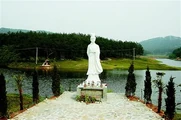 Huang Yueying Statue
