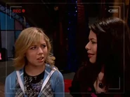 CarlySamsharelookoverFreddie