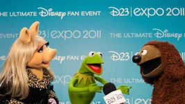 D23Expo-BackstagePhoto-MissPiggy-Kermit-Rowlf-(2011-08-19)