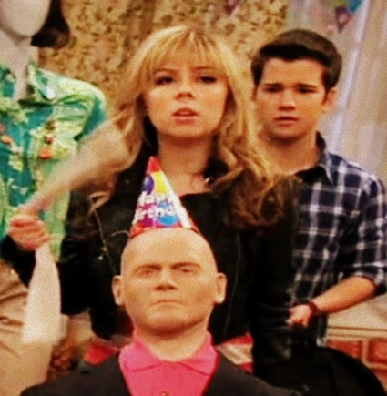 http://images1.wikia.nocookie.net/__cb20110823215260/icarly/images/0/07/Samfreddiebuttersockispedit.jpg
