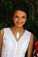 Gallery:Alice Greczyn - The Lyi...
