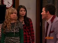 CarlyhidesbehindSamwart