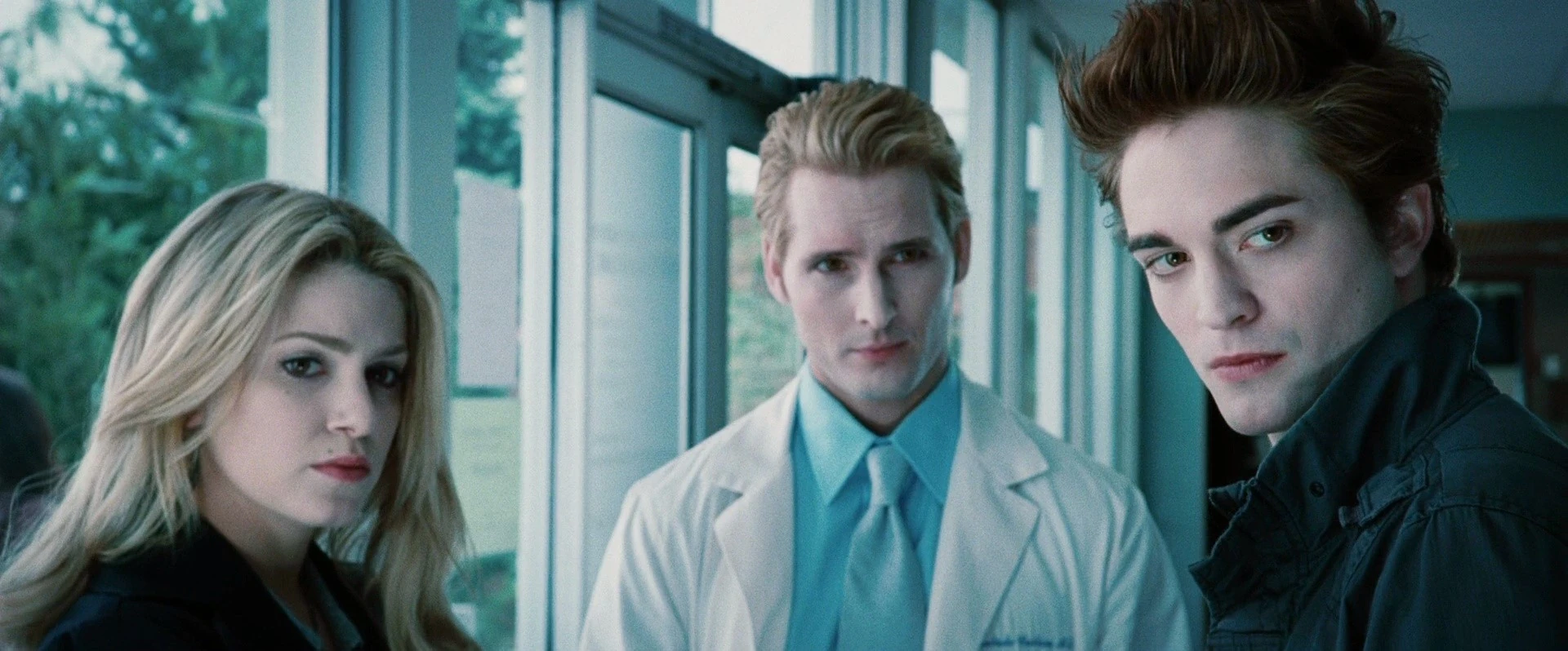 Rosalie and Dr.Cullen and Edward.jpg (3 KB) Rosalie and Dr.Cullen and Edward
