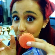 ArianaInsanelyAdorable
