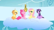 Pinkie waves foam finger at beginning of competition S1E16