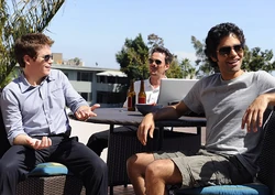 Entourage-running-on-e