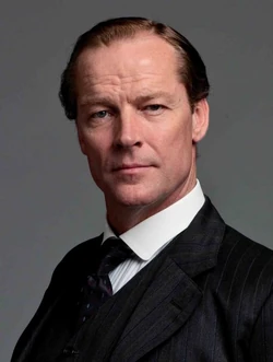 S2-iain-glen-as-sir-richard-carlisle 595