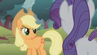 Applejack looks at Rarity with anger S1E08