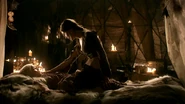 Daenerys & Doreah 1x02