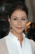 Amanda Crew