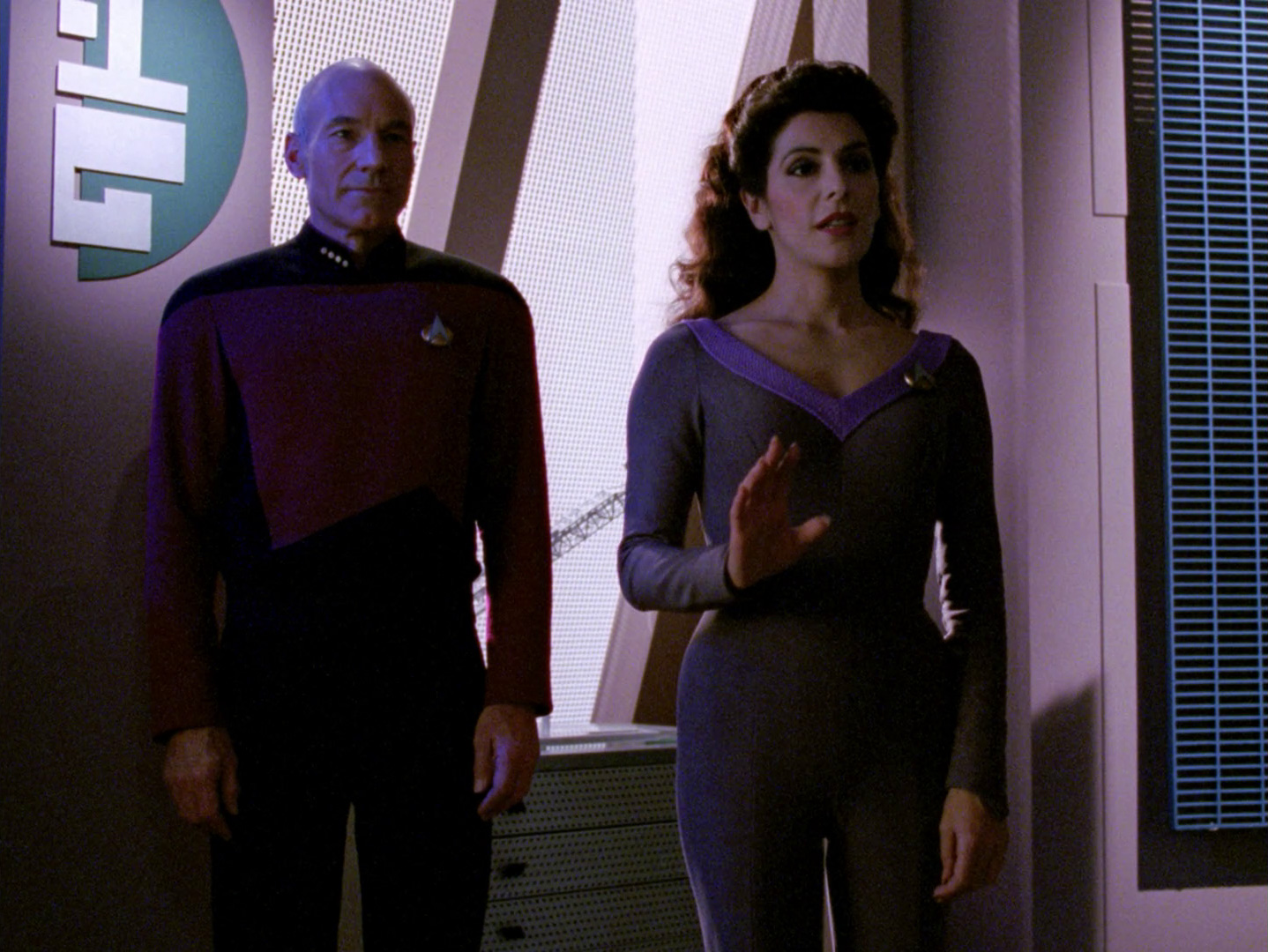 Picard_and_Troi_make_first_contact.jpg