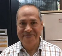 Alfonso Ramírez dubs the voice of Charles Widmore as an old man and with 40 years and Richard Malkin
