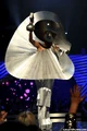 Nov6-MTV-EMA-BestFemale