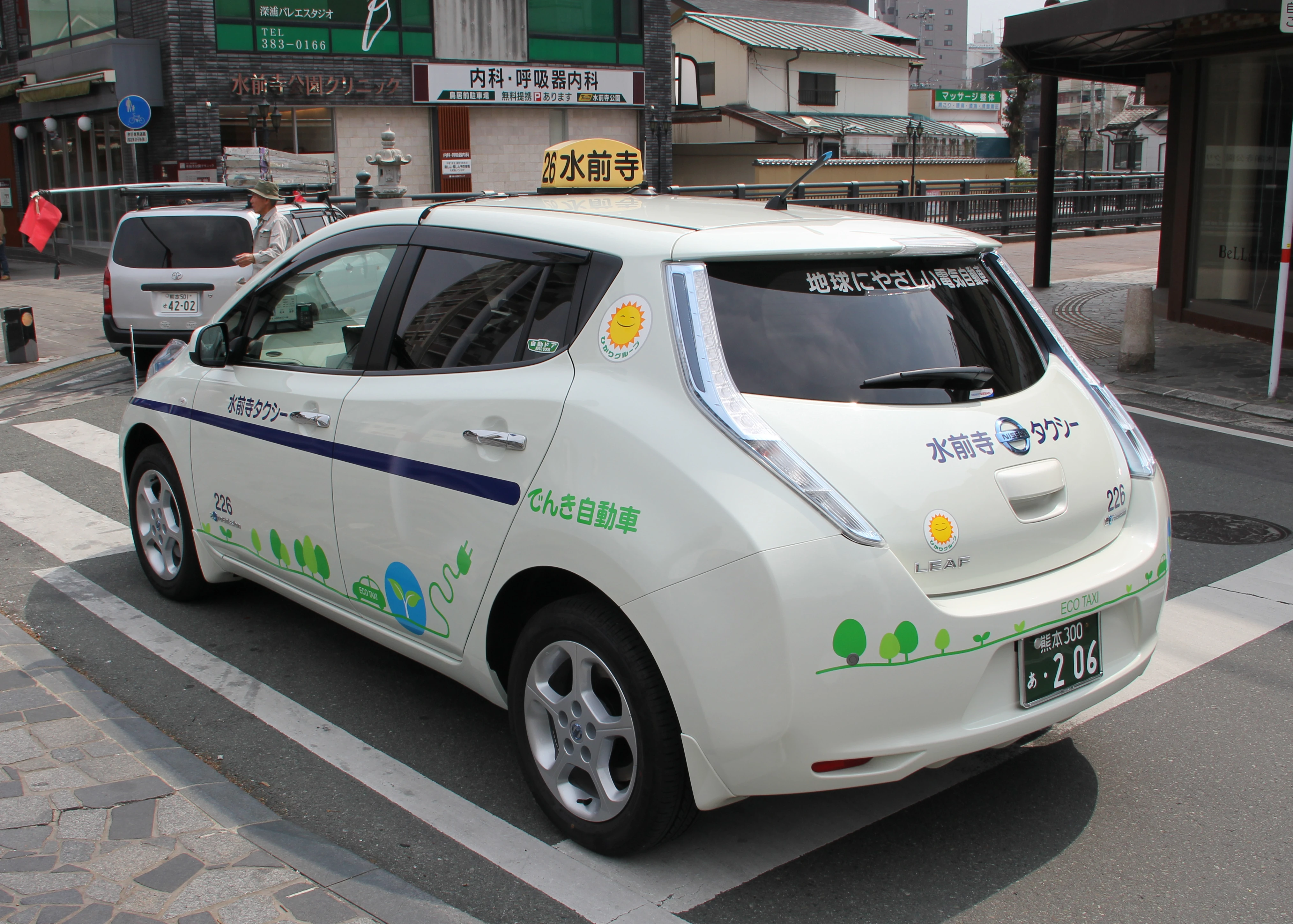 NISSAN_LEAF_SUIZENJI_TAXI_REAR_cropped.jpg