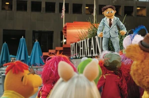 Walter addresses crowd.jpg