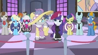 The ponies observe works of art S2E09