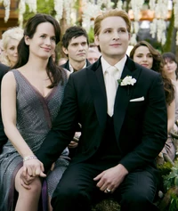 -The-Twilight-Saga-Breaking-Dawn-Part-1-Stills-Carlisle-Esme-esme-and-carlisle-cullen-26574857-1024-681.jpg