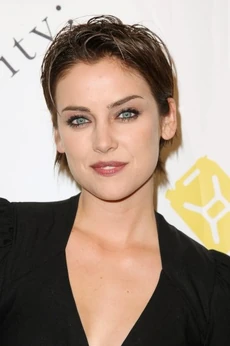 Jessica-Stroup-131210-332x500