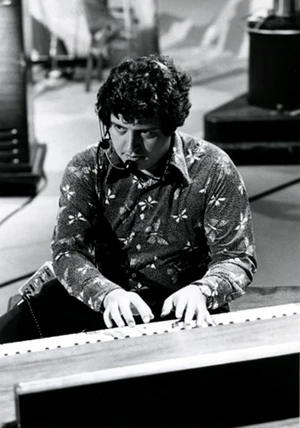 JoeRaposoatkeyboard.jpg