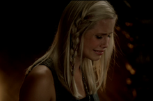 Rebekah weint