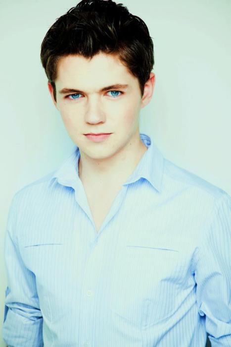 http://images1.wikia.nocookie.net/__cb20120204032909/glee/images/1/1f/Damian-Mcginty-damian-mcginty-26877607-467-700.jpg