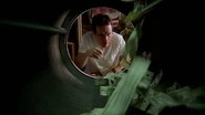 1x01 - Walt washing his money
