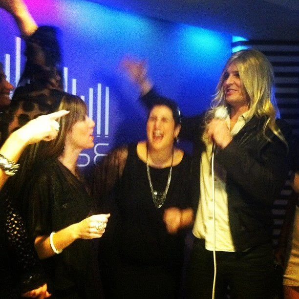Peter Facinelli with a blonde wig on