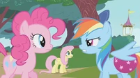 Rainbow Dash blames Pinkie Pie for making her drop the ball S1E07