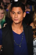 Twilight-premiere-4-bronson-pelletier-324x490