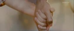 Renesmee-Jacob-holding-hands-BD
