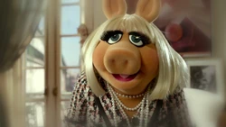 GlamorEyedPiggy-TM
