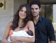 Mikel-Arteta-and-Lorena-Bernal-wags-8817473-409-314