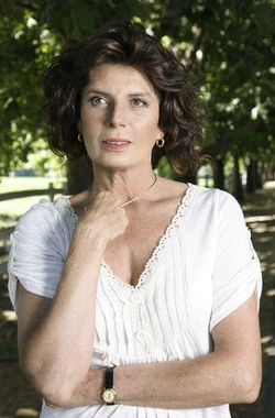 Consuelo Holzapfel2.jpg
