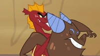 Garble fighting with brown dragon S2E21