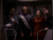 Sisko Worf Kira und Dax auf dem Weg zur Defiant