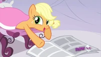 Applejack reading S2E23