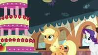 Applejack looking at MMMM S2E24