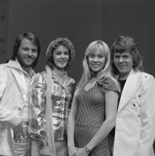 220px-ABBA - TopPop 1974 5