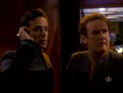 Bashir und O'Brien spielen Darts