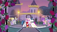 Princess Cadance & Shining Armor start dance S2E26