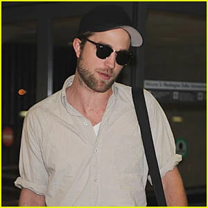 Robert-pattinson-dc-arrival