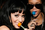 KatyPerryRihanna 89436013-617x413