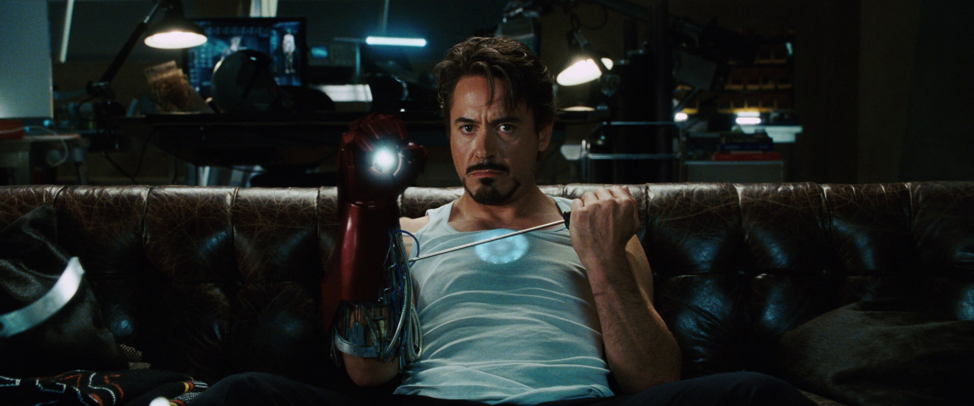 Iron-man-movie-tony-stark-on-couch-photo_(1).jpg