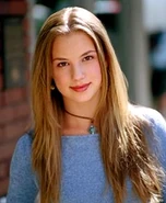 Emily-vancamp-1-sized