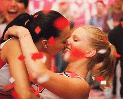 Tumblr m4fxtp9PsU1rqpknmo4 250 kiss.gif (805 KB) Tumblr m4fxtp9PsU1rqpknmo4 250 kiss