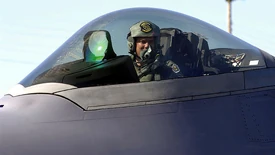 800px-F-22 cockpit close-up
