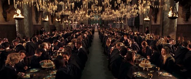http://images1.wikia.nocookie.net/__cb20120727123320/harrypotter/pl/images/9/95/655px-1995_Welcoming_feast_1.jpg