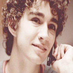 Robert Sheehan