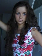 Lacy-very-longhaired-brunette-25249
