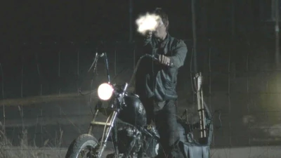 Daryl shooting walkers ep 13